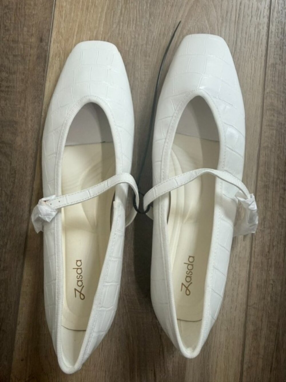 NEW White Embossed Dress Flats with Strap Size 9.5
